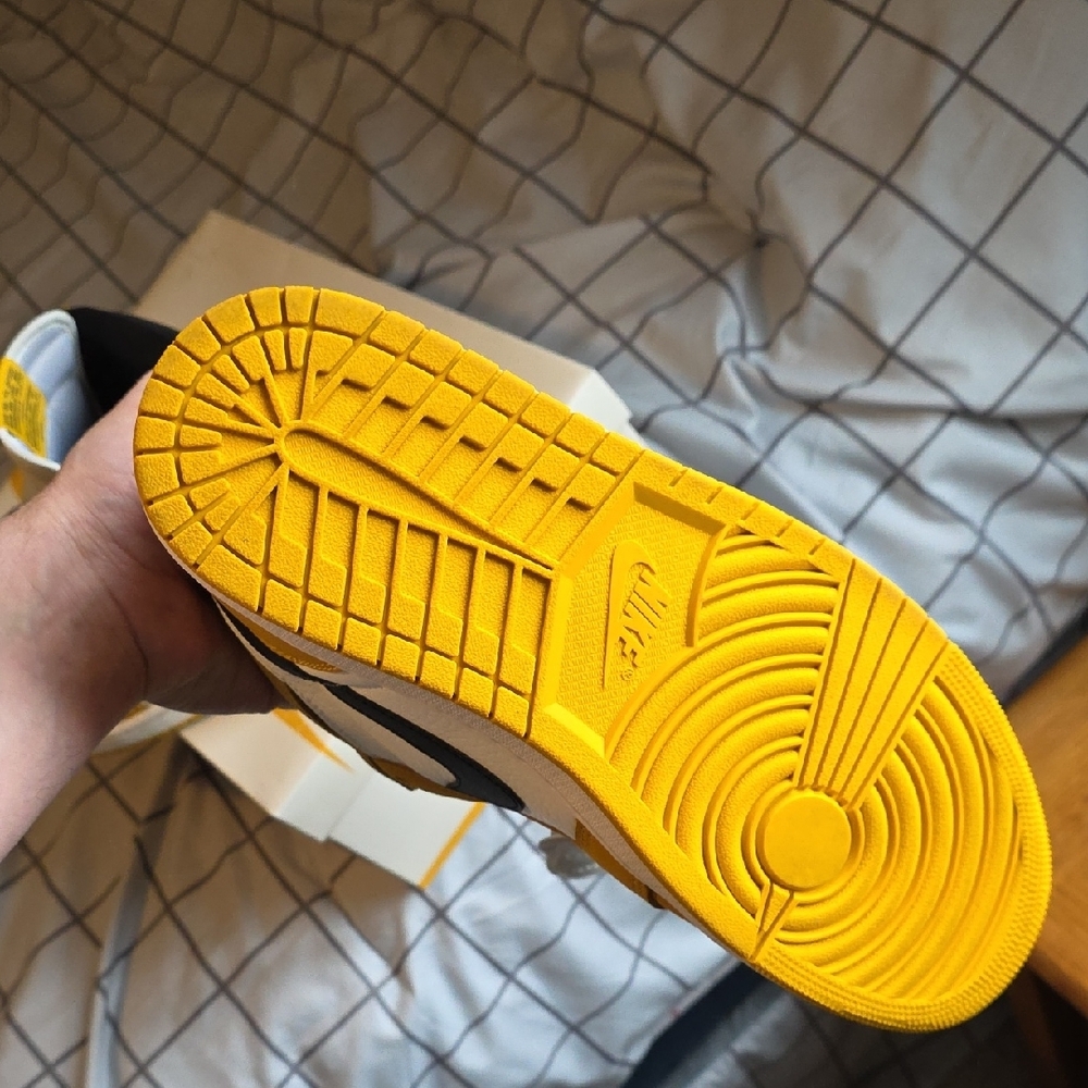 Nike High-Top Sneakers Yellow and White - Picture 12 of 13